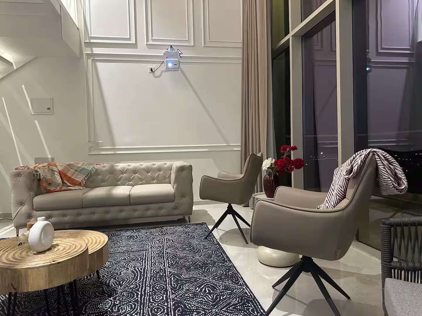 Luxury Duplex | Jacuzzi • Projector • Balcony - Image 1